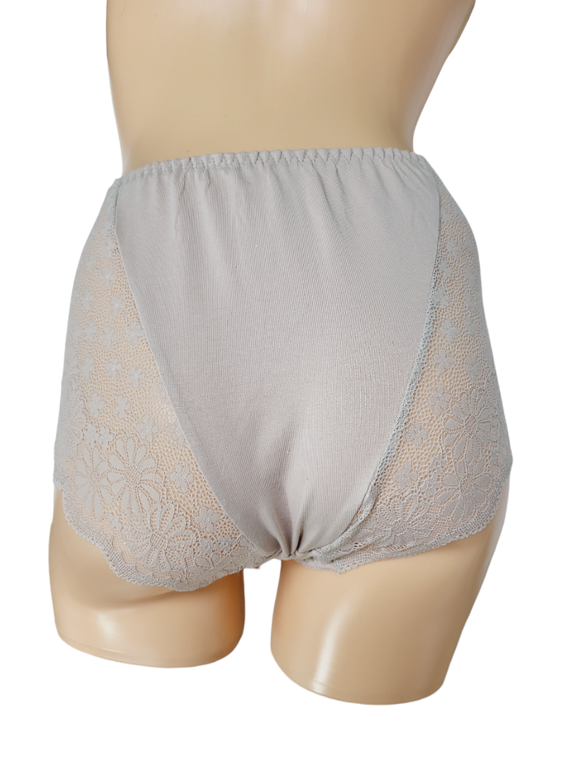Majtki Damskie Jednokolorowe z Koronką – beżowe