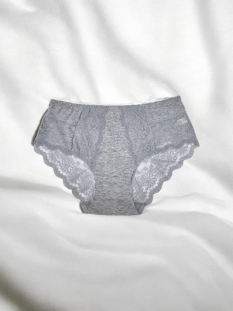 Majtki Damskie Jednokolorowe z Koronką – kremowe