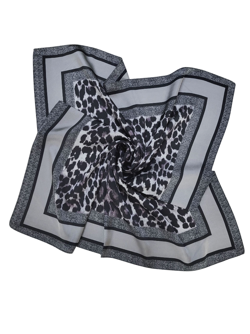 Modna apaszka czarno-szara z panterkowym wzorem